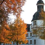 1201S 27 Schloss Neuhaus Okt 03